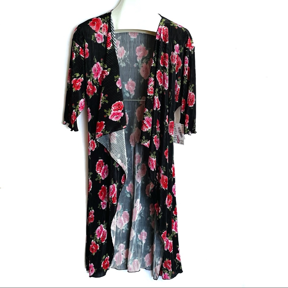 LULAROE Shirley Kimono Pleated Black with Pink Roses Size Small (0-8)